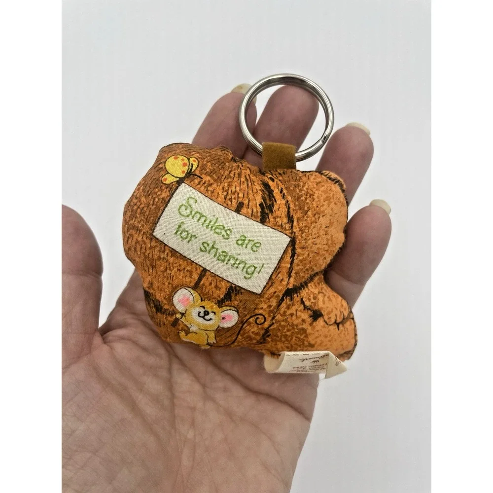 New Vintage 1970s  Hallmark Keychain Key‎ Chain Fabric Smiles For Sharing Bear